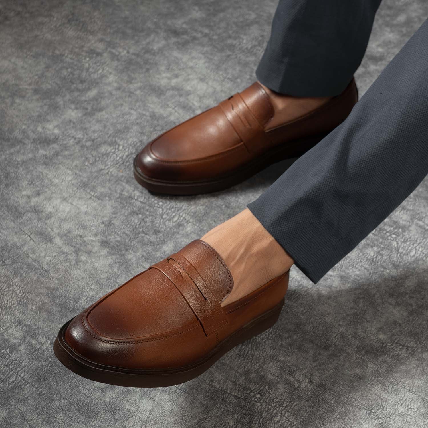 CLASSIC MEN’S LOAFER SHOE